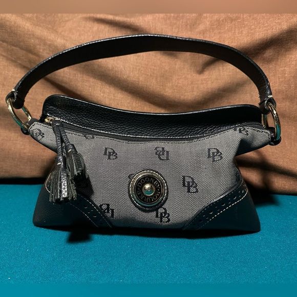 Dooney & Bourke Handbags - Dooney & Bourke handbag